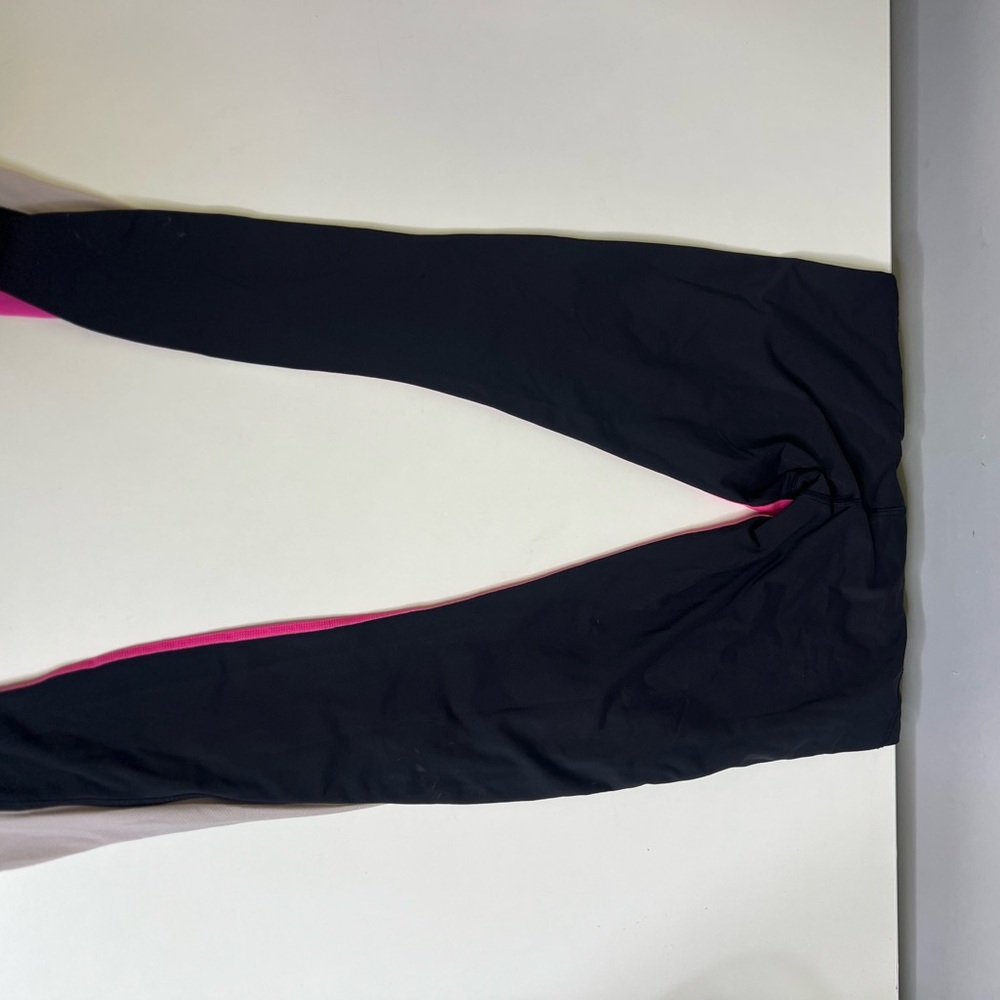 Lululemon Run: Pace Tight
Pinkelicious / Black / Parfait Pink - Size 6 - Picture 12 of 15